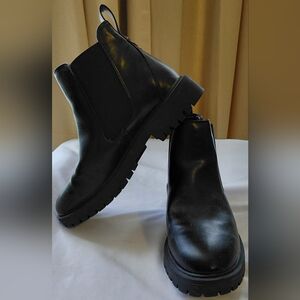 Dream Pairs Classic Chelsea Black Ankle Boots. Womens 9.5